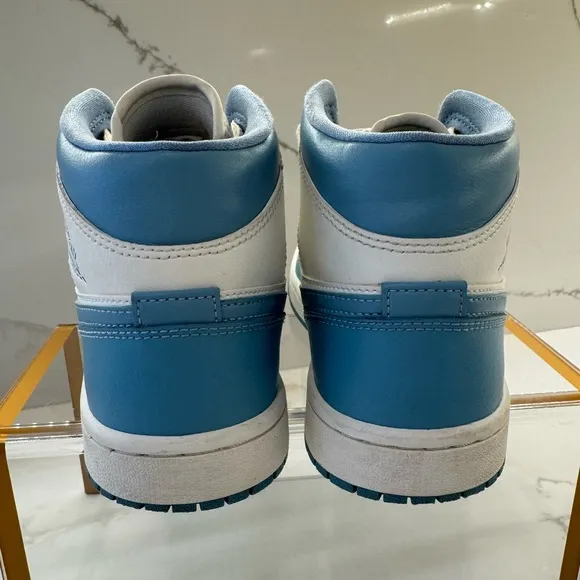 Nike Air Jordan Mid Retro