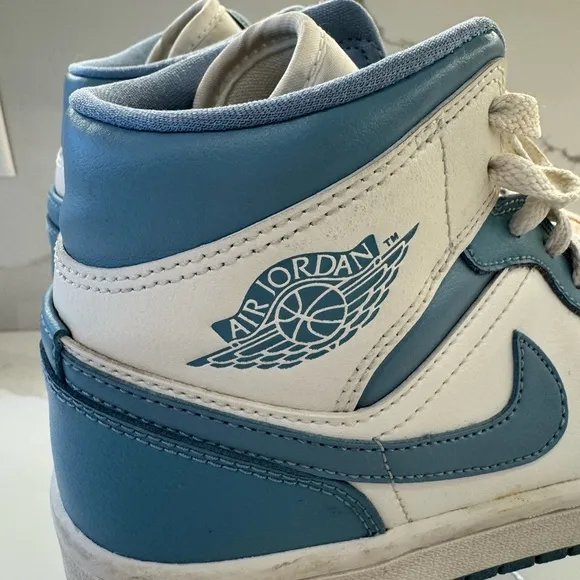 Nike Air Jordan Mid Retro