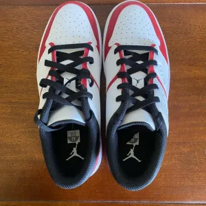 Nike Air Jordan Nu Retro 1 Low (GS) Varsity Red/Black - White  Size 7Y