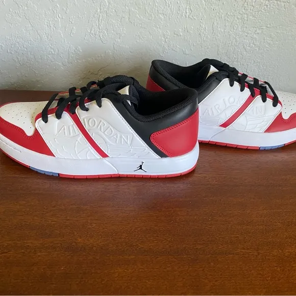 Nike Air Jordan Nu Retro 1 Low (GS) Varsity Red/Black - White  Size 7Y