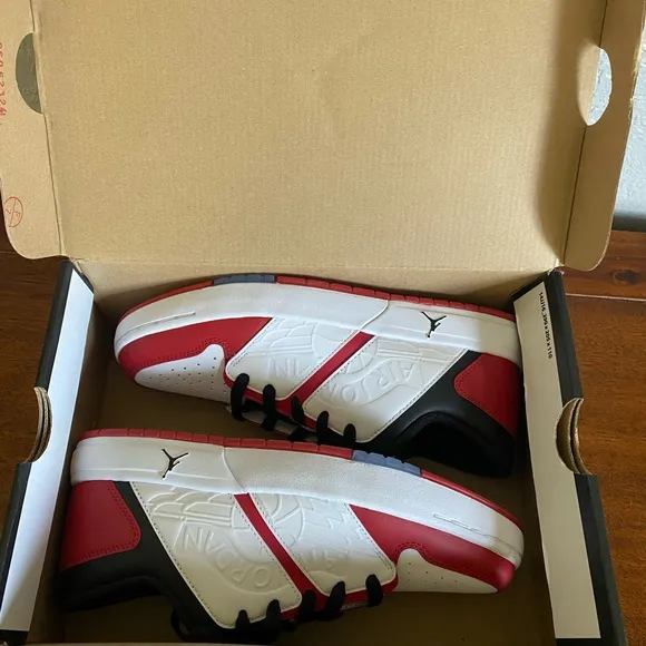 Nike Air Jordan Nu Retro 1 Low (GS) Varsity Red/Black - White  Size 7Y