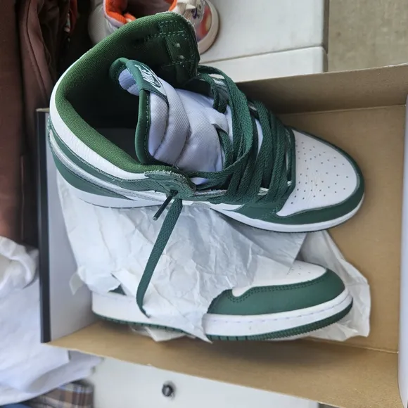 Nike Air Jordan Retro 1 High OG Sneakers