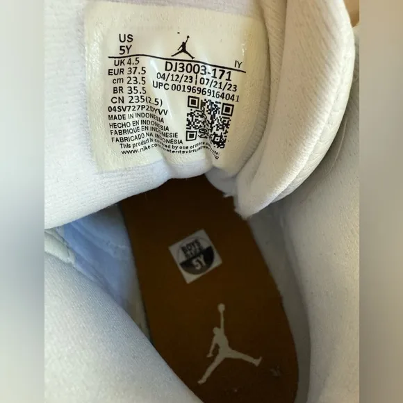 Nike air Jordan retro 13 wheat white leather sneakers 5Y