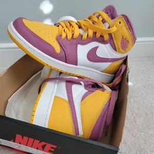 Nike AIR JORDAN Retro High OG Sneakers