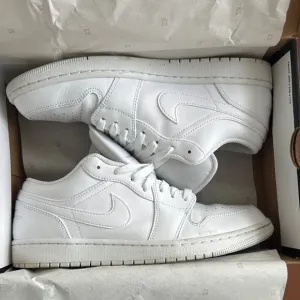 Nike AJ1 Men's White Sneakers