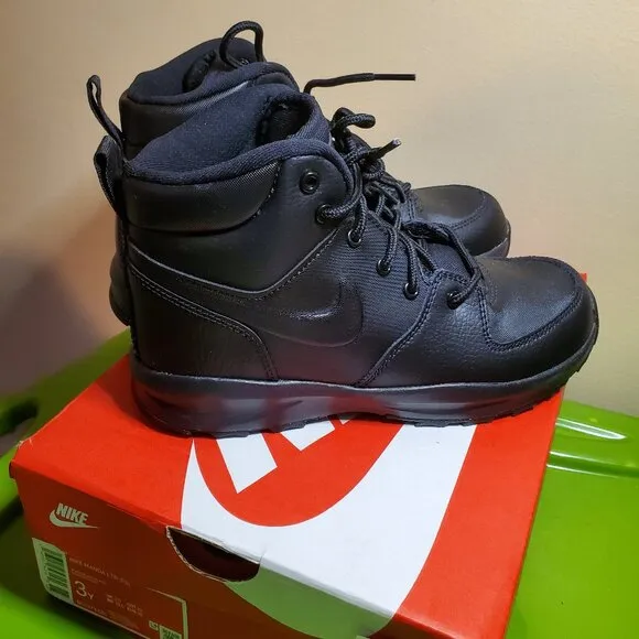 NIKE Boy's Manoa Leather Triple Black Boots Size 3Y