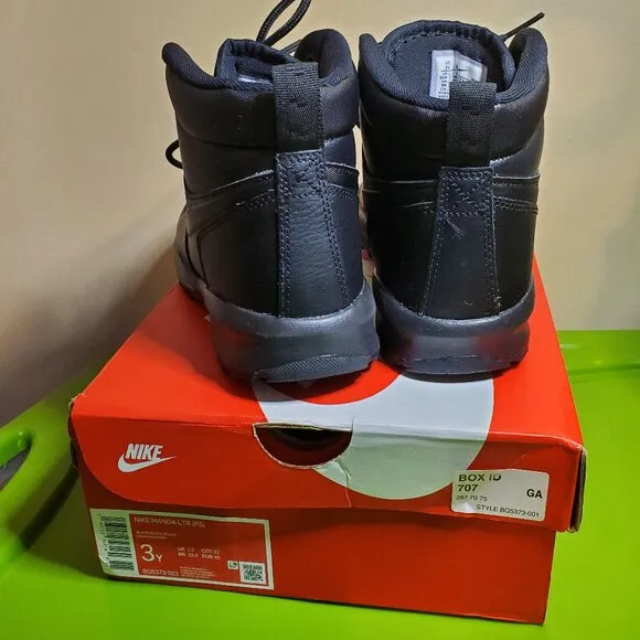 NIKE Boy's Manoa Leather Triple Black Boots Size 3Y