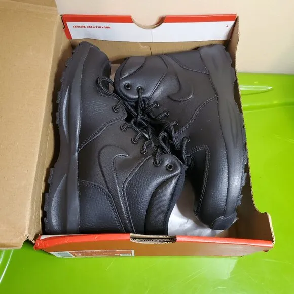 NIKE Boy's Manoa Leather Triple Black Boots Size 3Y