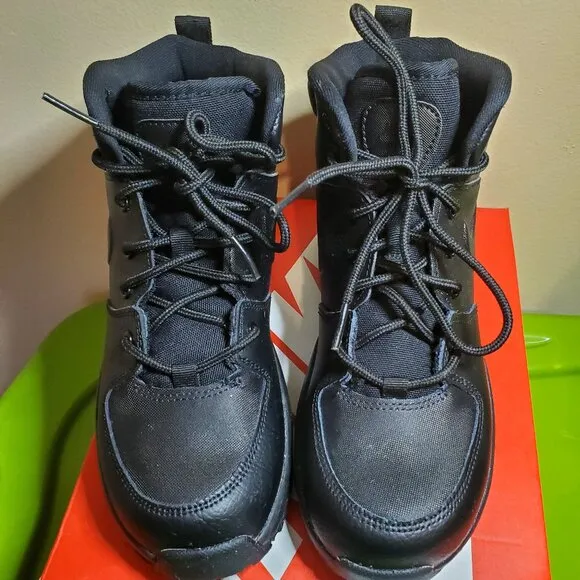 NIKE Boy's Manoa Leather Triple Black Boots Size 3Y