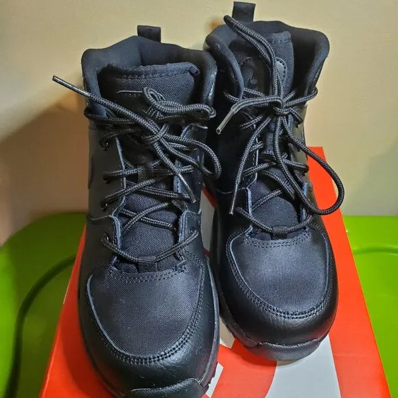 NIKE Boy's Manoa Leather Triple Black Boots Size 3Y
