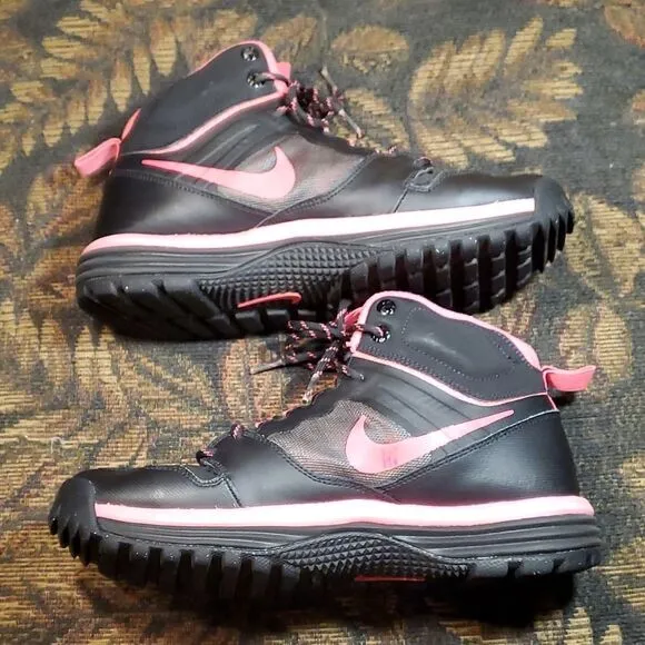 Nike Dual Fusion H20 Repel Boys Boots- Pink and Black- Size 7Y