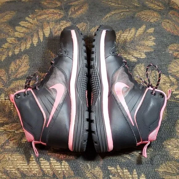 Nike Dual Fusion H20 Repel Boys Boots- Pink and Black- Size 7Y