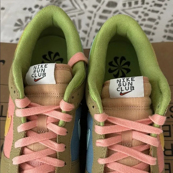NIKE DUNK LOW RETRO SE Colorful Sneakers with Swoosh Design NEW in the box