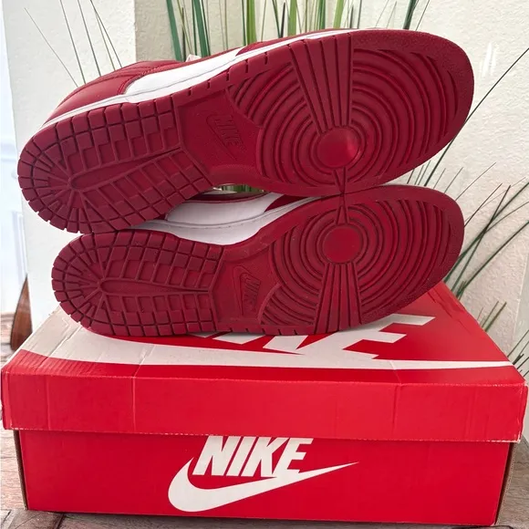 Nike Dunk Low Retro USC Gym Red Sneakers