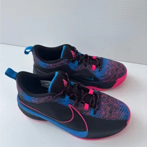 Nike Freak 5 SE GS Giannis Emerging Powers Kids Youth Basketball Shoes Size 7
