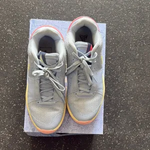 Nike Gray Sneakers Retro Style