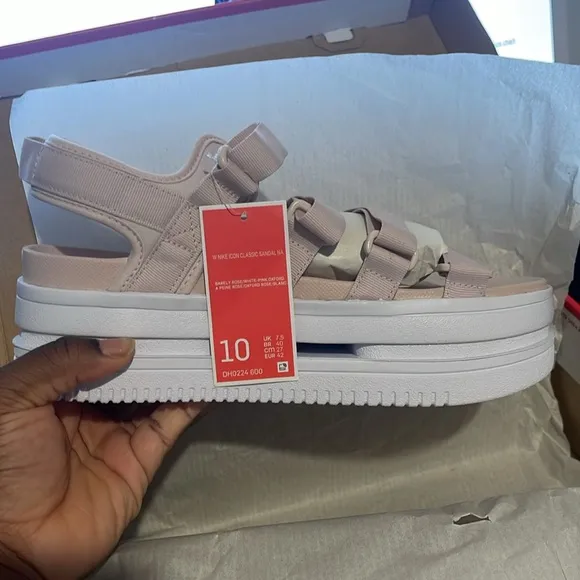 Nike | Icon Classic Sandals | Pink | Fits W9