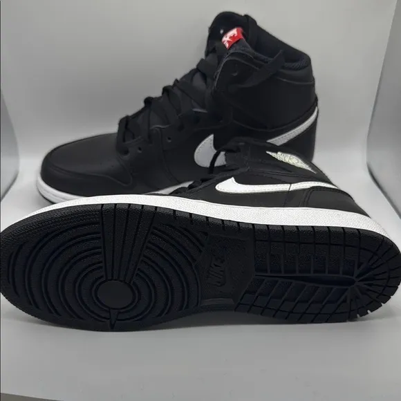 Nike Jordan 1 Retro High Black White Size 5Y
