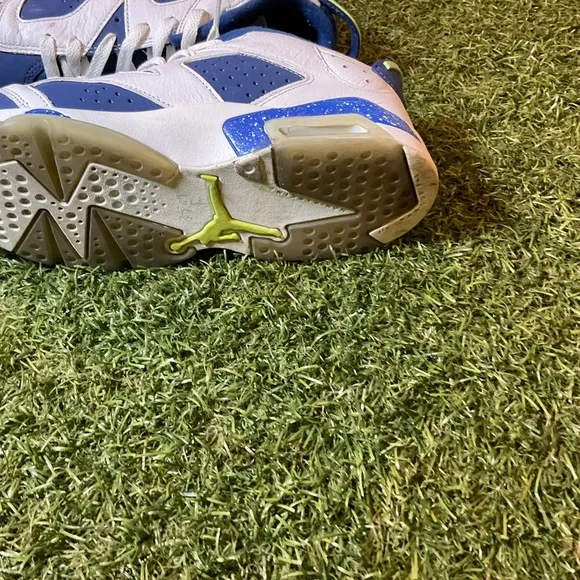 Nike Jordan 6 Retro Low Ghost Green Sneakers