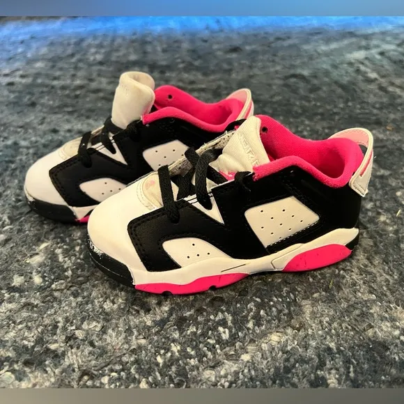 Nike Jordan 6 Retro Low Sneakers in Fierce Pink / Black / White - Toddler Sz 8