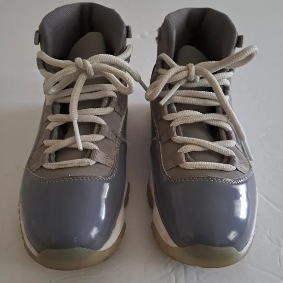 Nike Jordan II Retro Sneakers Gray White Size 6.5Y