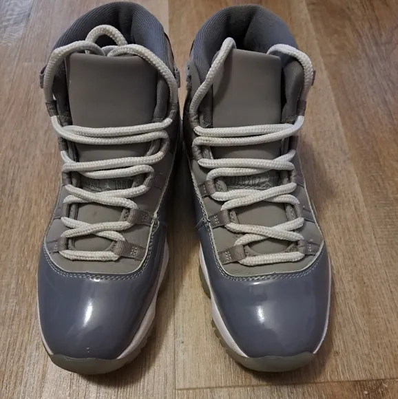 Nike Jordan II Retro Sneakers Gray White Size 6.5Y
