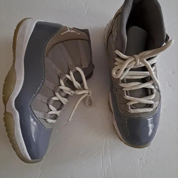 Nike Jordan II Retro Sneakers Gray White Size 6.5Y