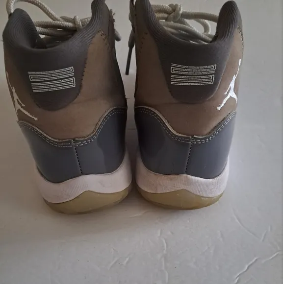 Nike Jordan II Retro Sneakers Gray White Size 6.5Y