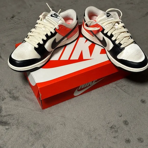 Nike Men's Black and Red Sneakers New Size 8.5