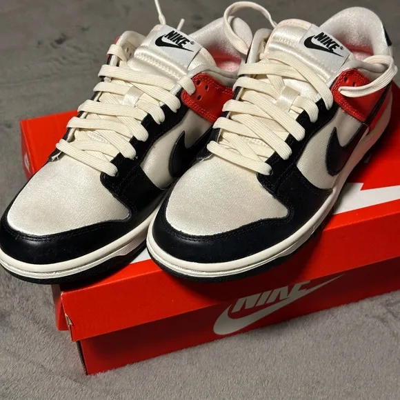 Nike Men's Black and Red Sneakers New Size 8.5