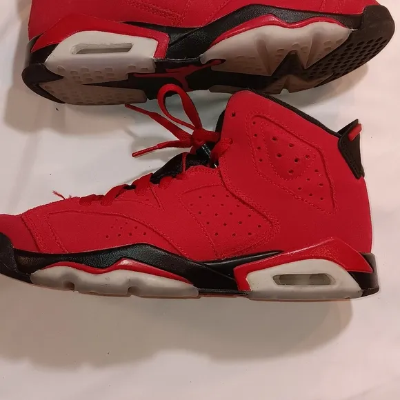 Nike Red and Black Sneakers Size 6.5 youth Jordan 6  retro Toro Bravo in great