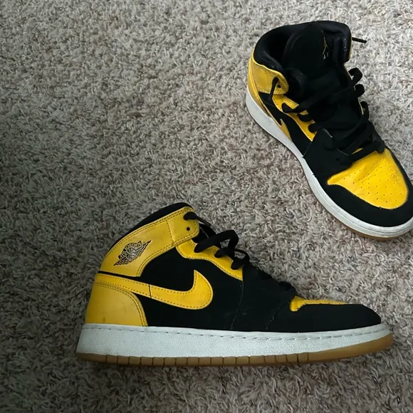 Nike retro mid new love size 6.5 Y Black and Yellow Sneakers