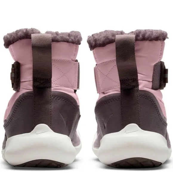 NIKE slip-on snow boots