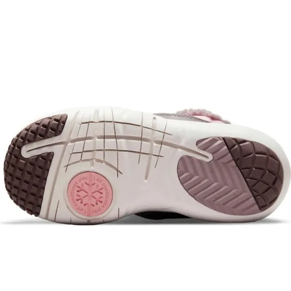 NIKE slip-on snow boots