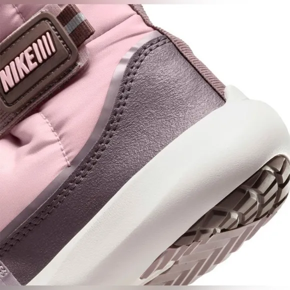 NIKE slip-on snow boots