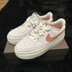 NIKE white pink Platform lace up shoes sneakers women’s 8 new