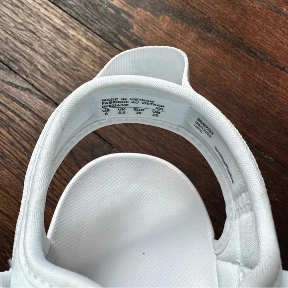 Nike Women's Icon Classic White Sandals New With Box- Size 8