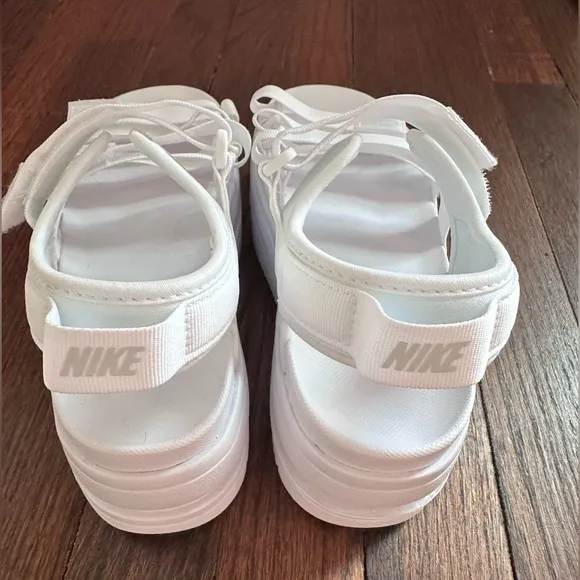 Nike Women's Icon Classic White Sandals New With Box- Size 8