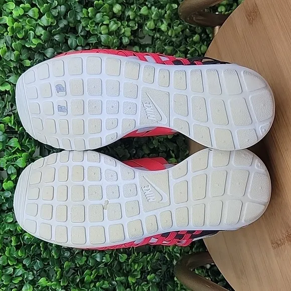 Nike Womens Rosherun Woven 2.0 Slip-on Low Top Fashion Sneakers Red/White Size 8