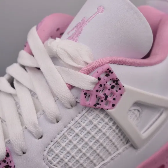 Nike Women's Sneakers in White and Pink