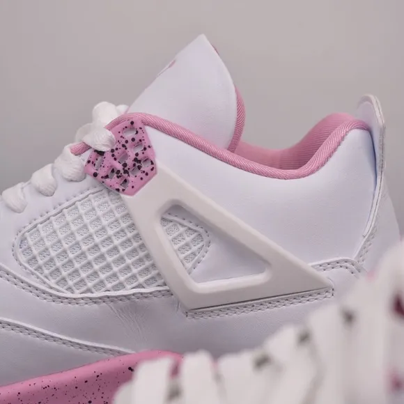 Nike Women's Sneakers in White and Pink