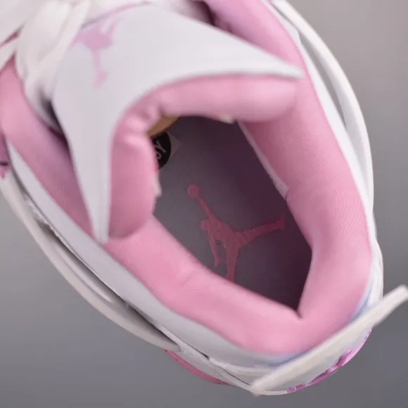 Nike Women's Sneakers in White and Pink