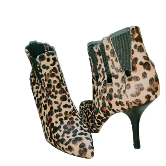 Nine West Leopard Print Ankle Boots with Elastic Panels  Brand New Size 11
