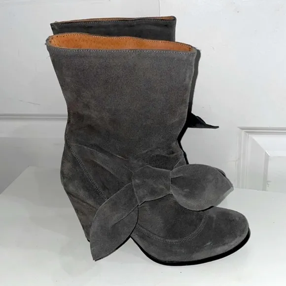 Nine West Mitos Women’s made in Spain Genuine Suede Ankle Boots size 7 Bows