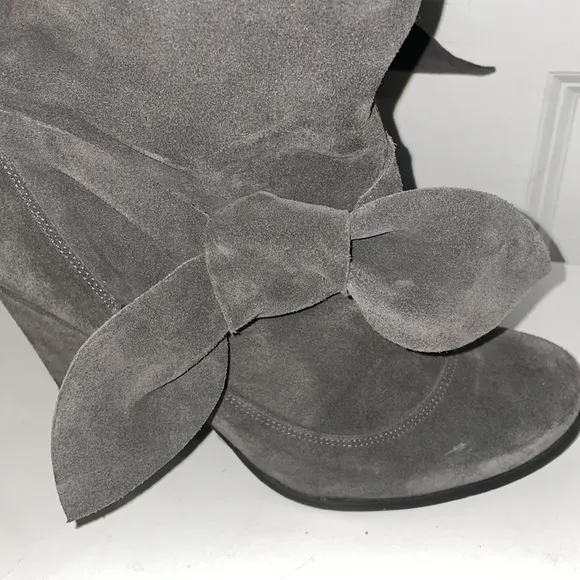 Nine West Mitos Women’s made in Spain Genuine Suede Ankle Boots size 7 Bows