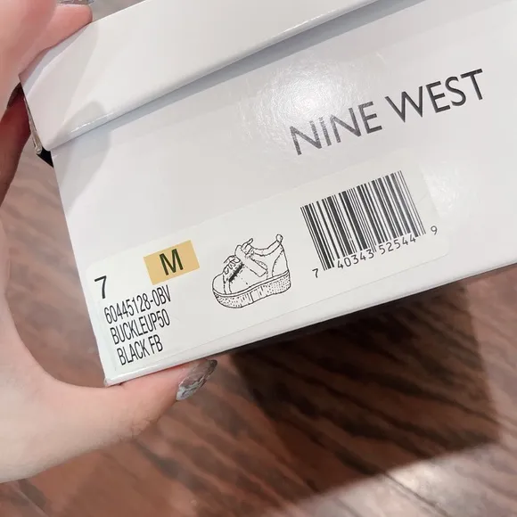 Nine West Womens Low Top Fashion sneakers/NWB