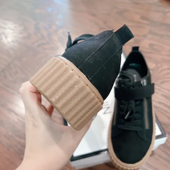 Nine West Womens Low Top Fashion sneakers/NWB
