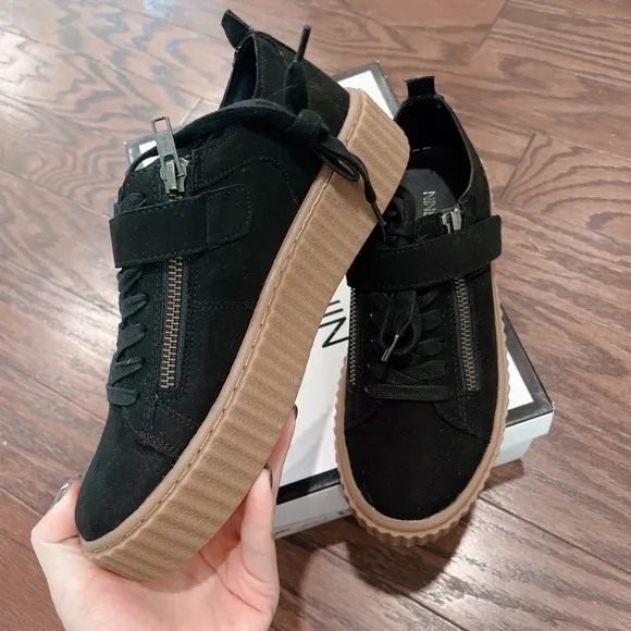 Nine West Womens Low Top Fashion sneakers/NWB