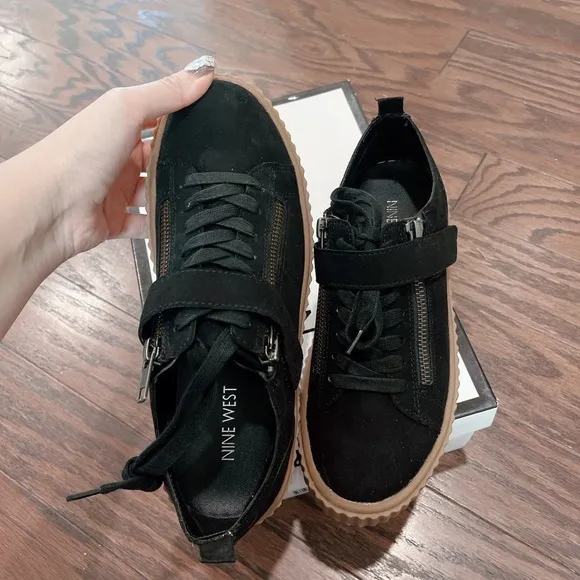 Nine West Womens Low Top Fashion sneakers/NWB