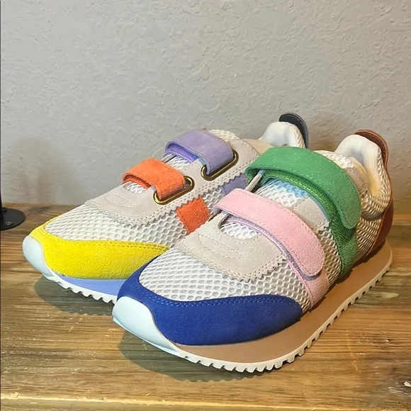 NWOB Charlotte Stone Conway Retro Mismatched Sneakers size 8